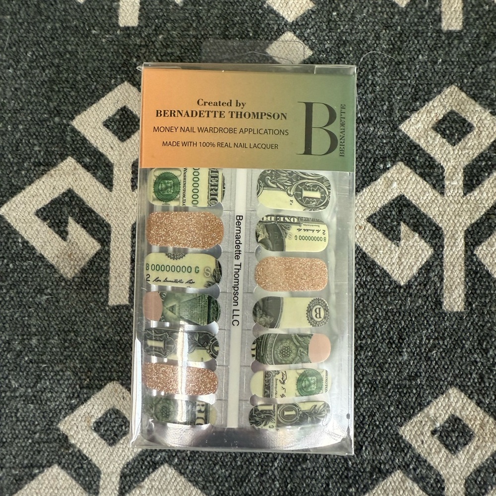 Self Love Spa & Beauty Bundle | MoMA Bag, Burt’s Bees, Nails, Socks + More! - Picture 6 of 8